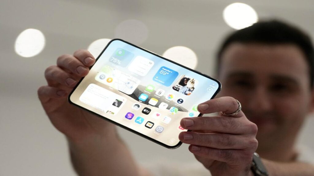 Katlanabilir iPhone Gelişimi